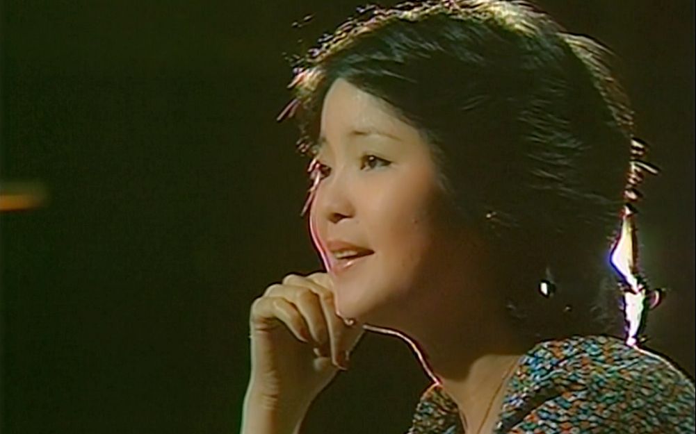 [图]邓丽君 甜蜜的小雨（なみだ恋 中文版）— 1976.4.6 TVB 欢乐今宵【MV】