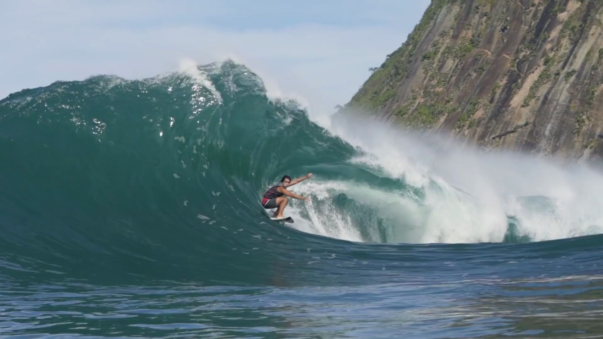 挑战巴西巨浪!勇敢的冲浪者可能出现在世界任何角落