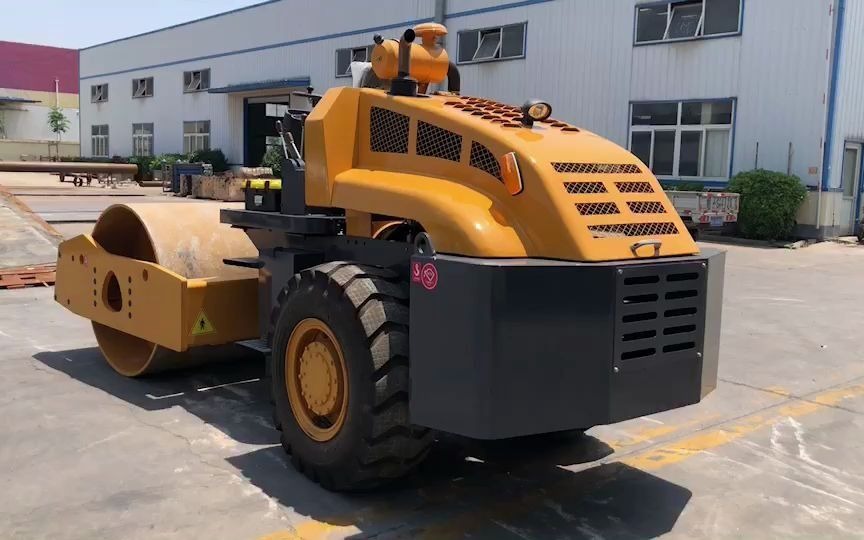 实拍工小压路机,路面平整的"守护者"