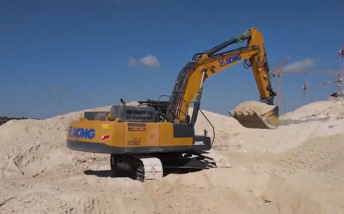 徐工xcmgxe360挖掘机航拍
