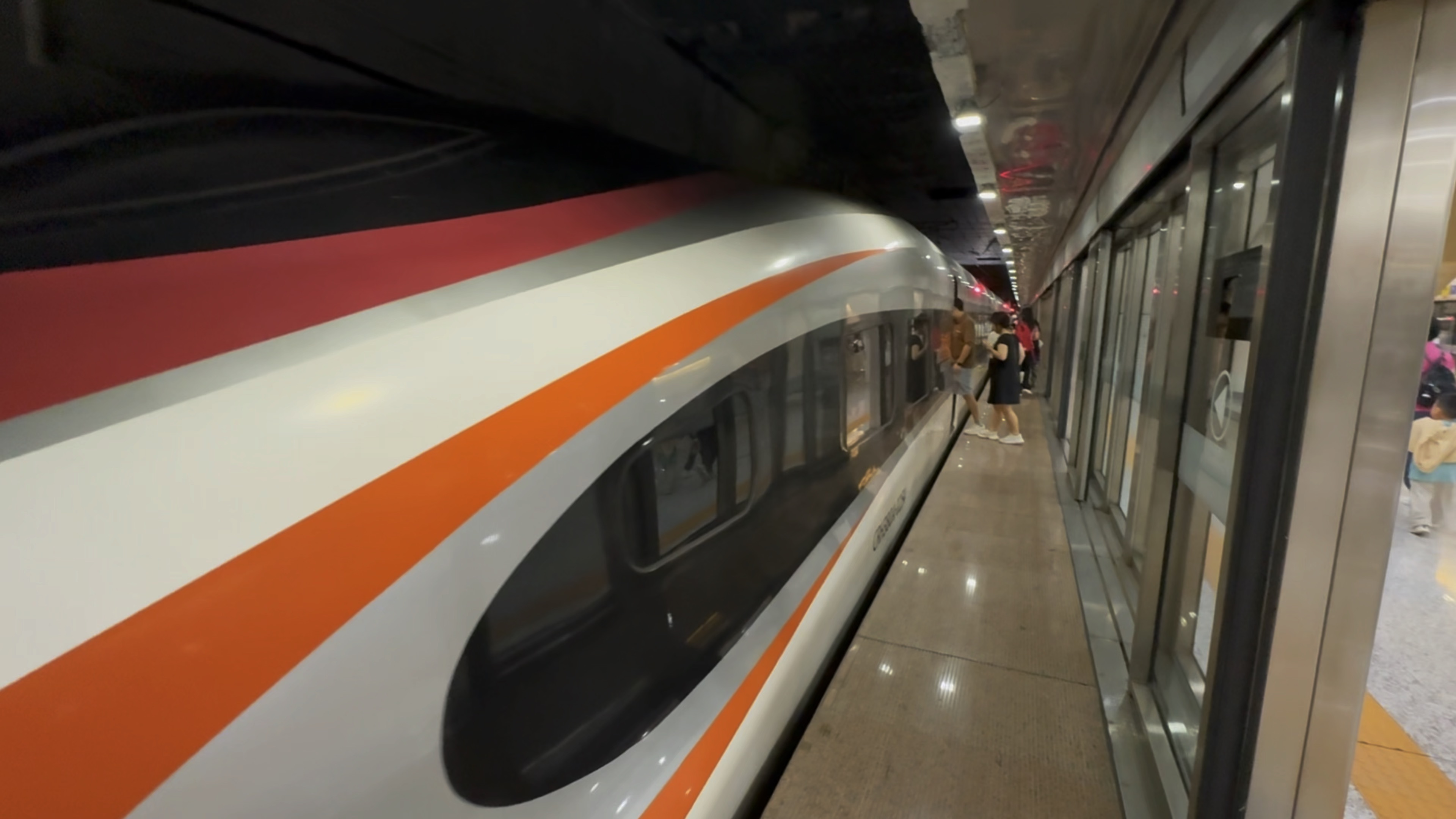 欢迎乘搭高速铁路前往香港西九龙…港铁动感号crh380a