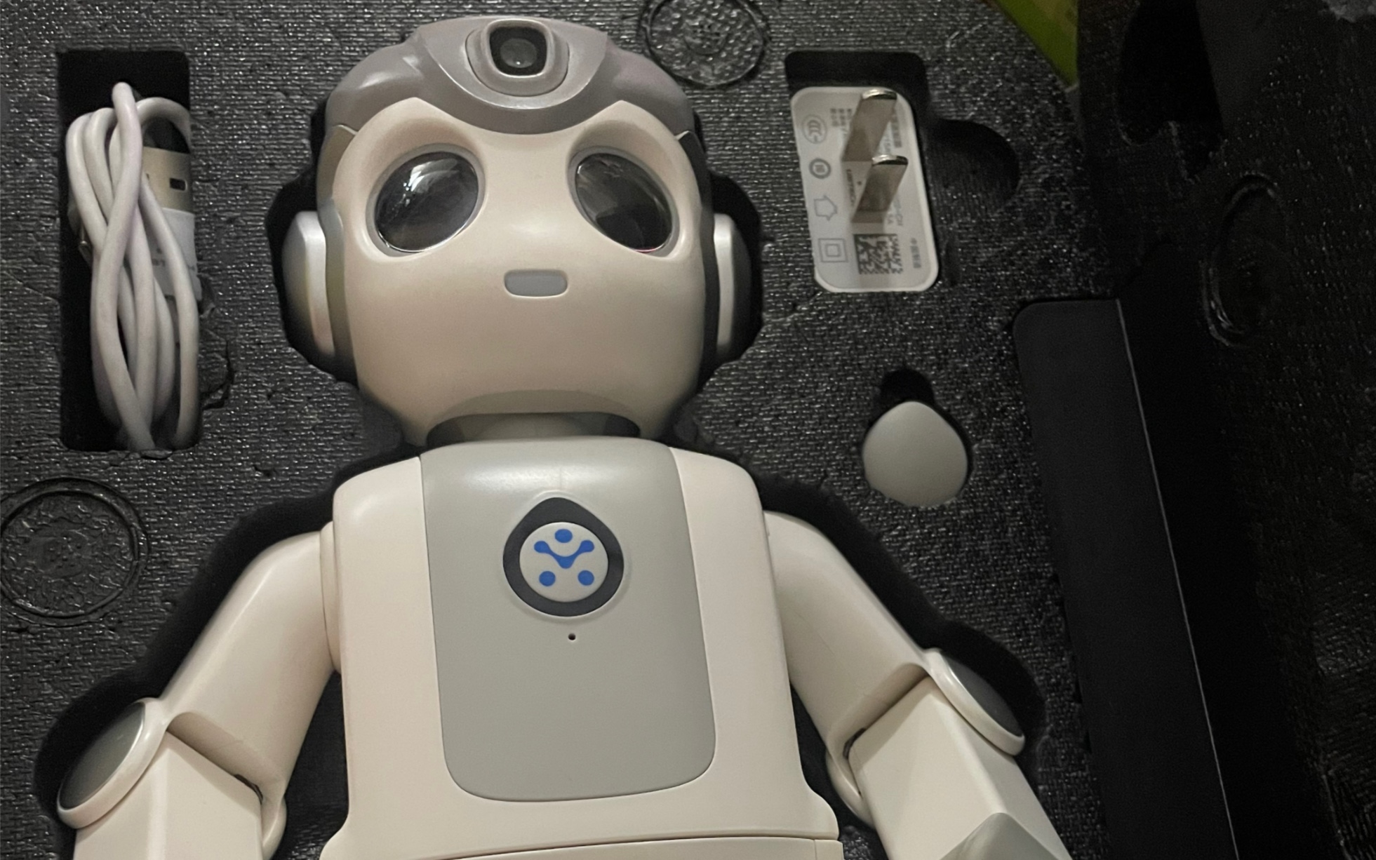 当悟空机器人充电时我的心情