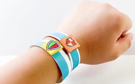 自制驱蚊手环7815用纸杯来做手镯的原因是,它防水还光滑.