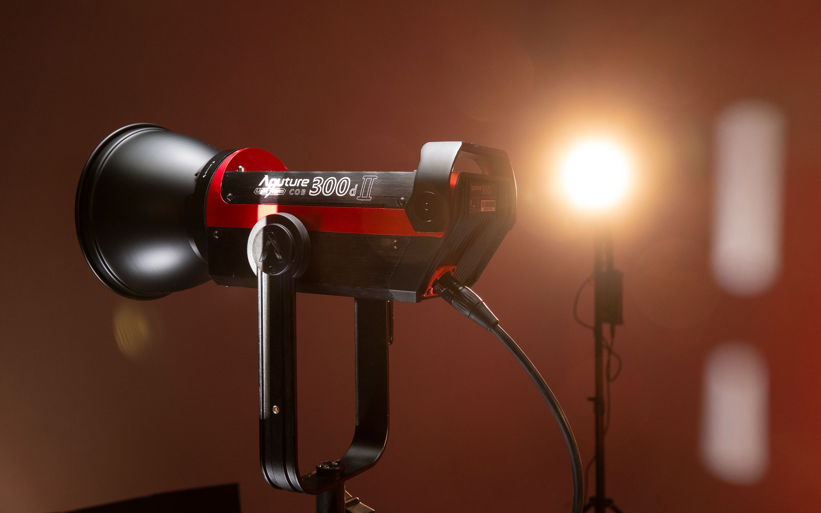 活动  【顾俊】这是,爱图仕300d二代!(aputure ls c300d ii)