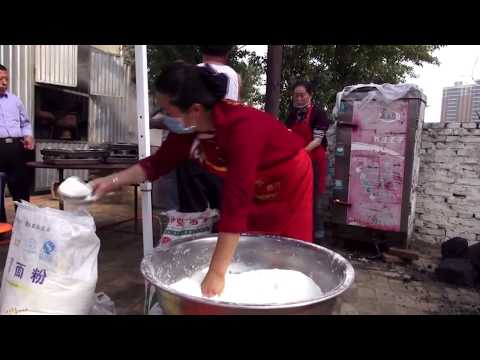 中国陕北正宗小吃饸烙面的制作全过程,压出来的美味哔哩哔哩bilibili