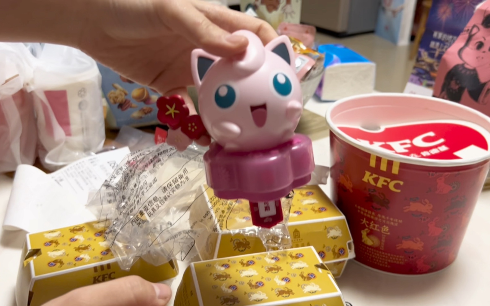 肯德基新春大礼包可爱胖丁的肚子里可以摇出桃花朵朵狂吃不胖0505