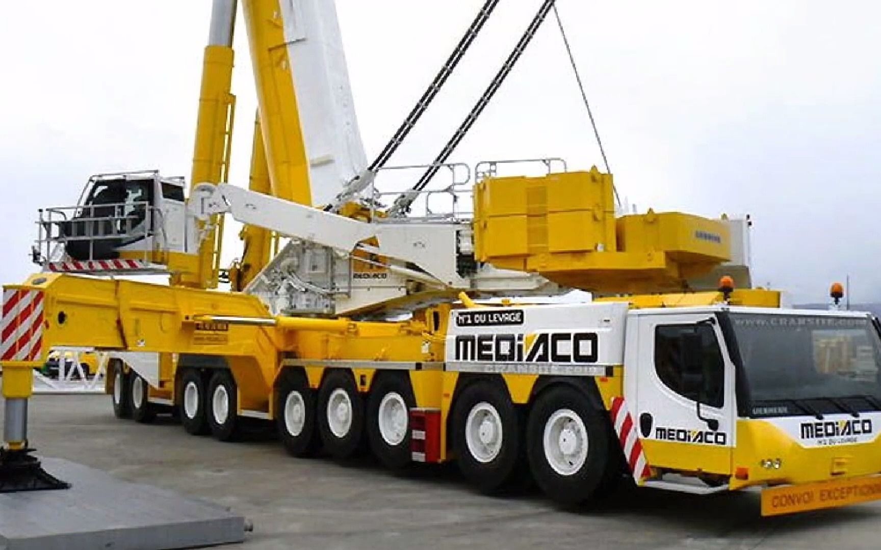 各种涂装的liebherr ltm11200 全地面起重机