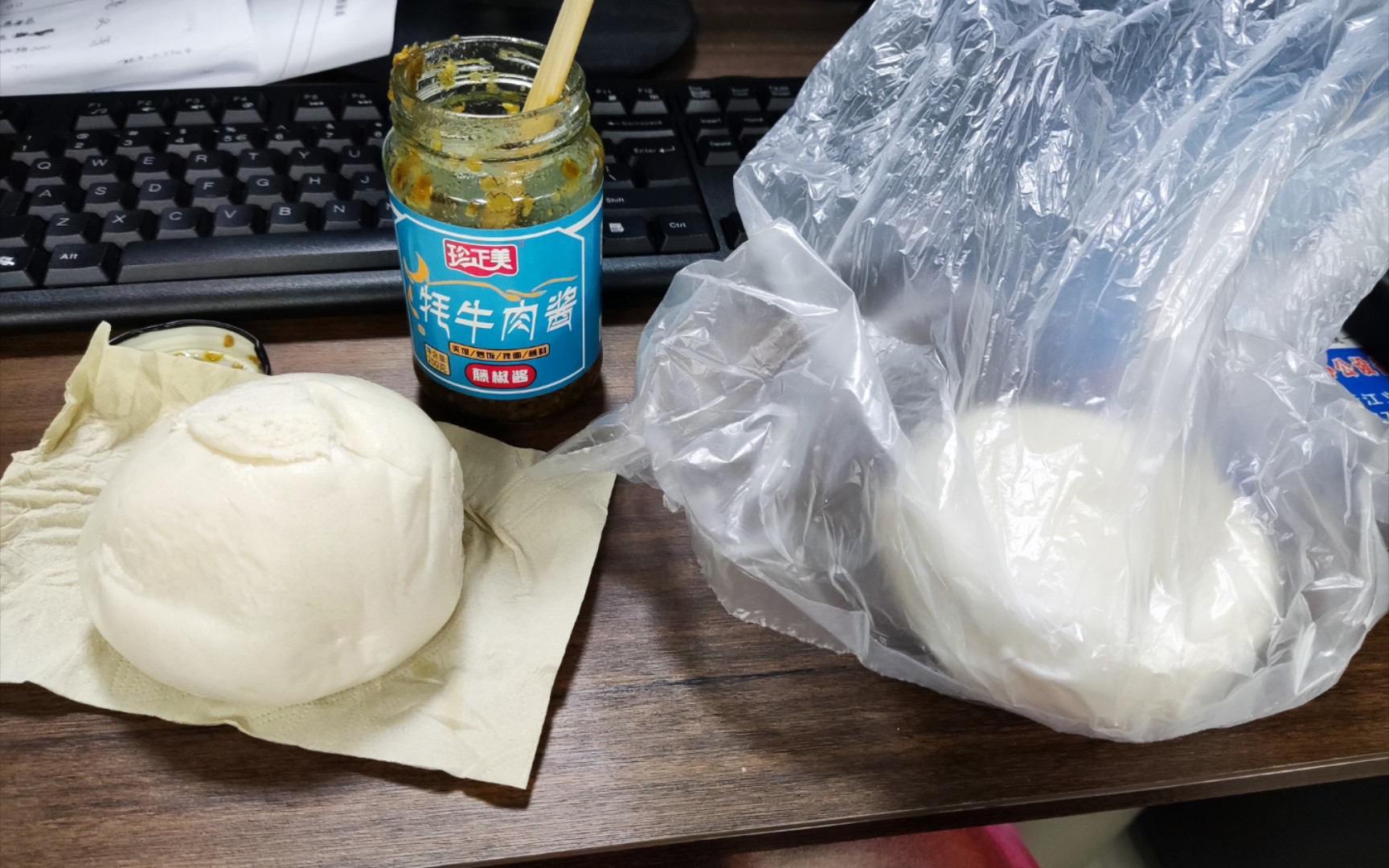 穷人的自我修养-两个馒头就是一顿午饭_哔哩哔哩_bilibili