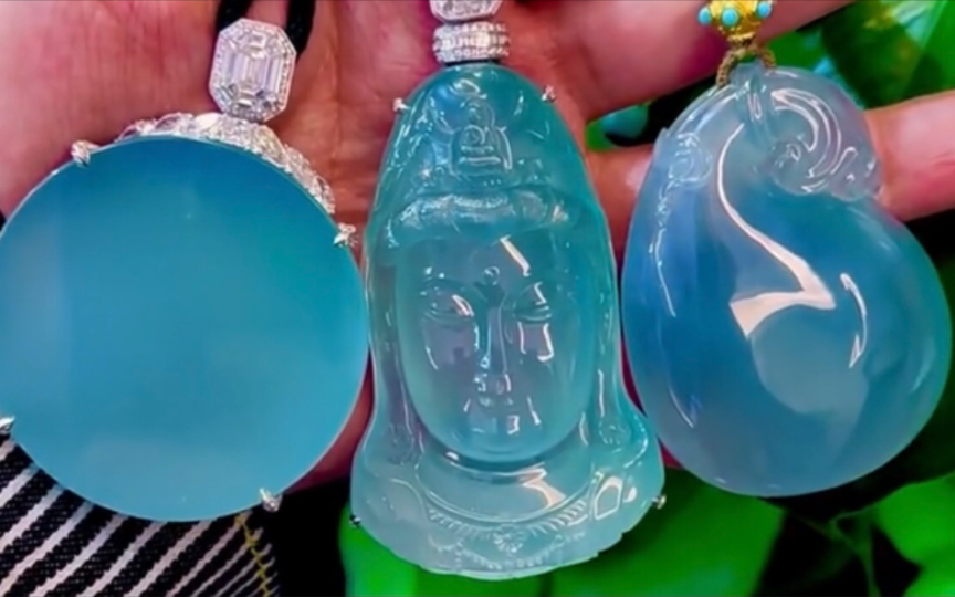 收藏级天空蓝翡翠