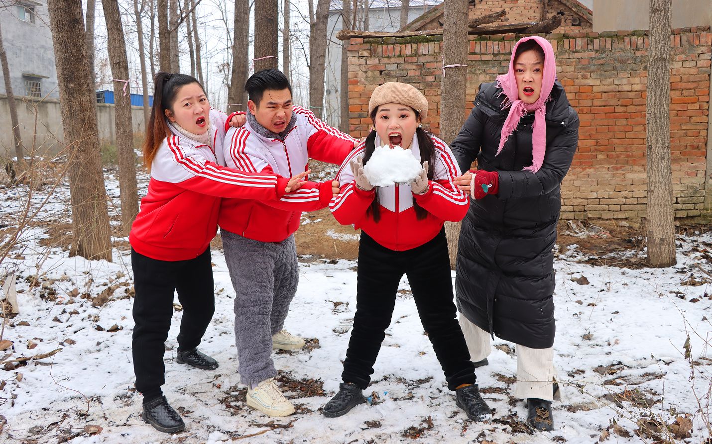 傻妞不停地吃雪球,竟是图索在搞鬼,小伙伴能打败图索解救她吗?哔哩哔哩bilibili