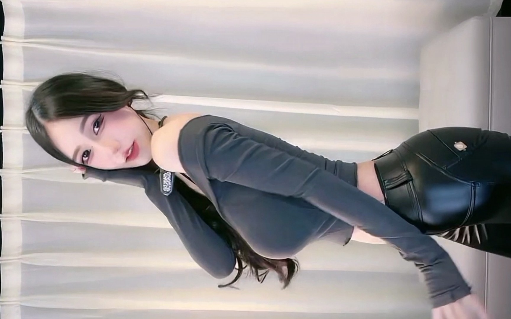 皮裤美女,动感光波