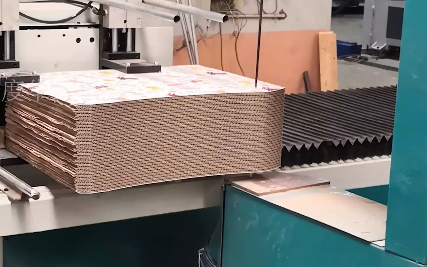 猫抓板生产设备,猫抓板生产数控设备视频