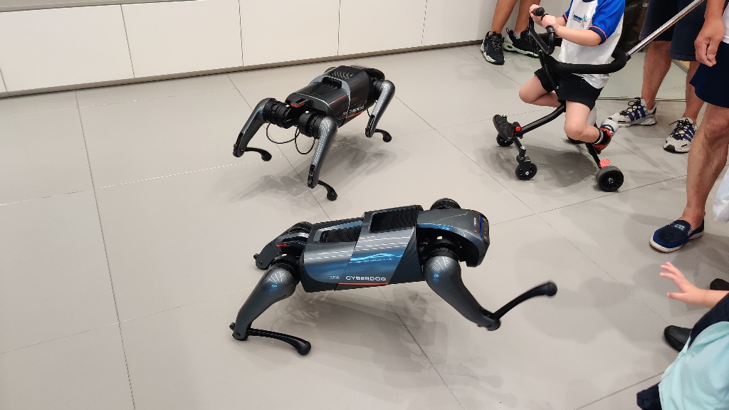 买了拿外卖?小米cyberdog机器狗铁蛋,仿佛黑镜
