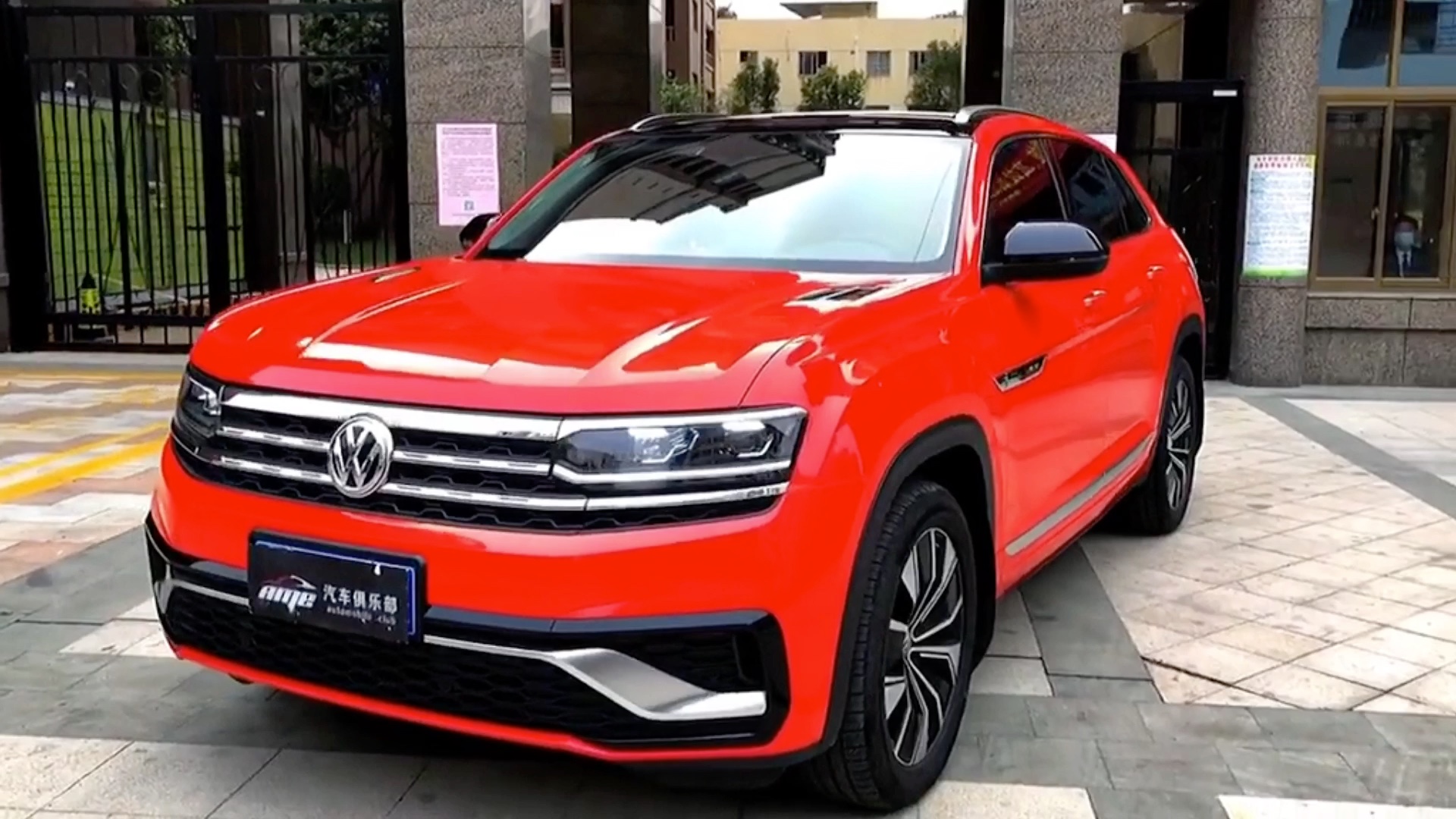 大众途昂车身改色贴膜,全车漆面超亮金属魅丽红改色贴膜施工效果_哔哩