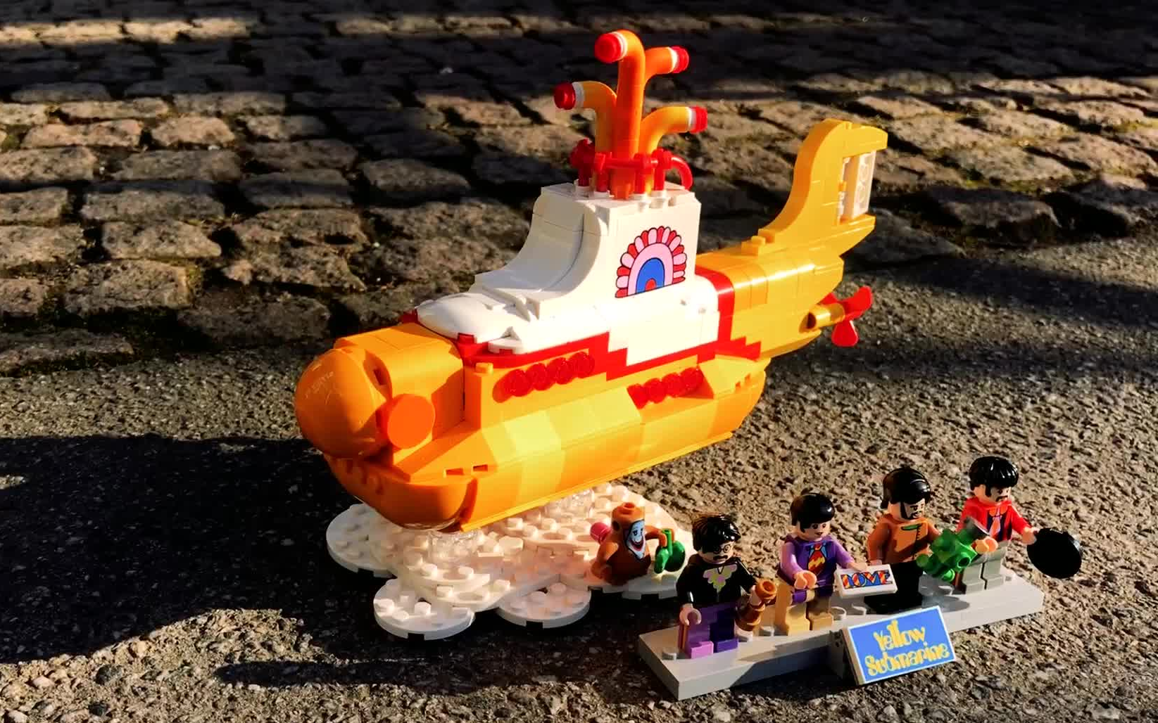 [图]【乐高】【21306 黄色潜水艇】We all live in a yellow submarine