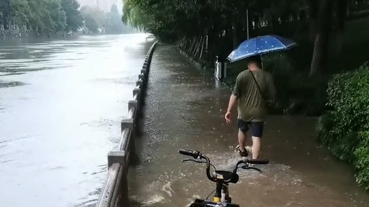 杭州暴雨!京杭运河杭州主城区段禁航!市民:旁边游步道已难行走哔哩哔哩bilibili