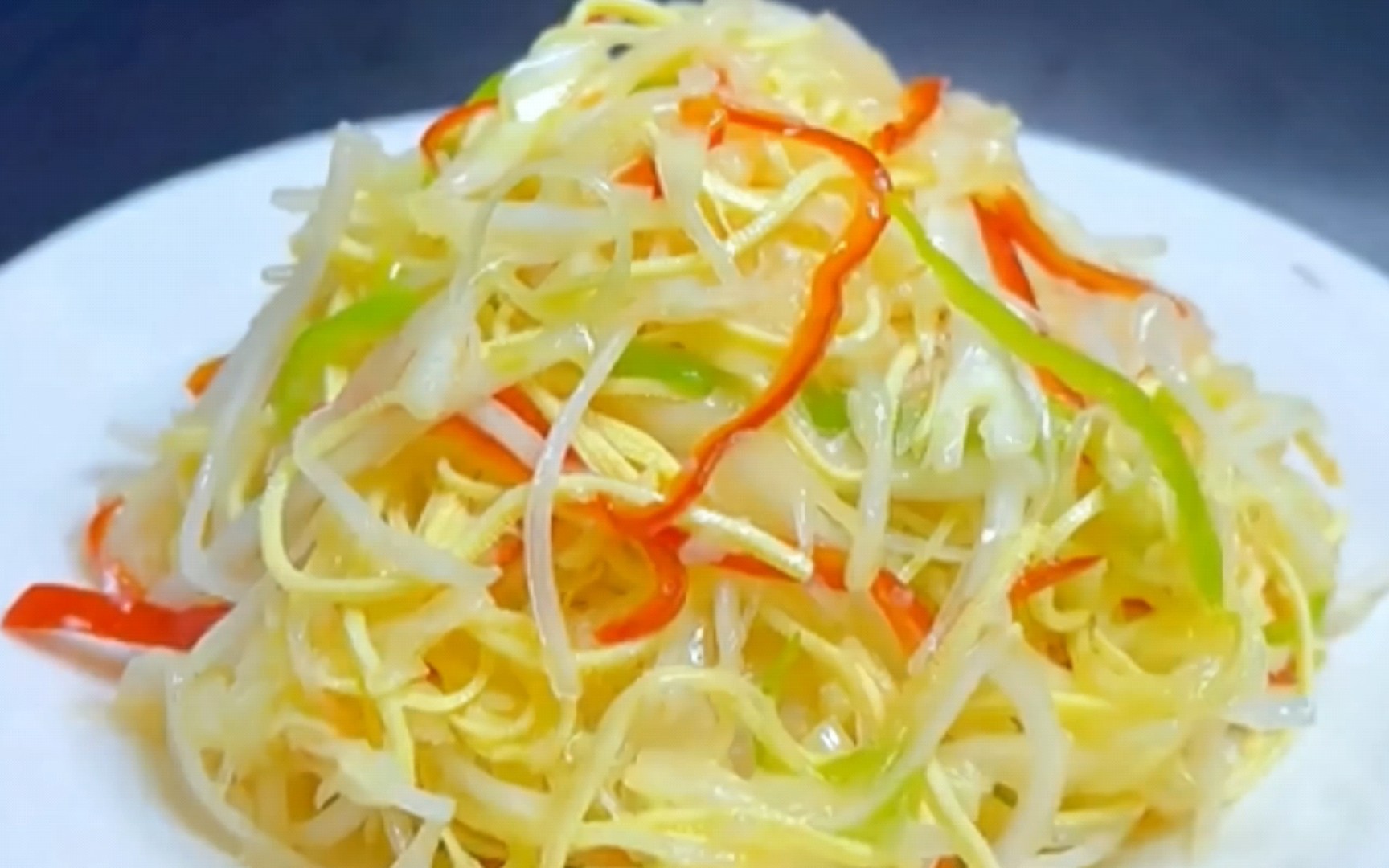凉拌白菜丝,清脆爽口的开胃小菜,美味与颜值并存的健康美食