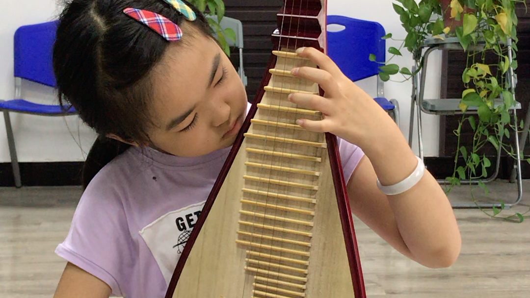 张棋媛琵琶演奏左手按音练习二