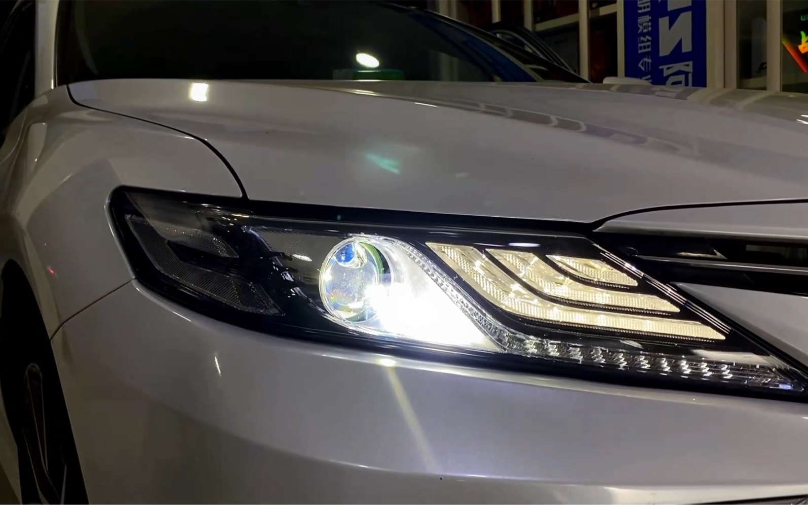 新款丰田凯美瑞车灯升级激光大灯案例