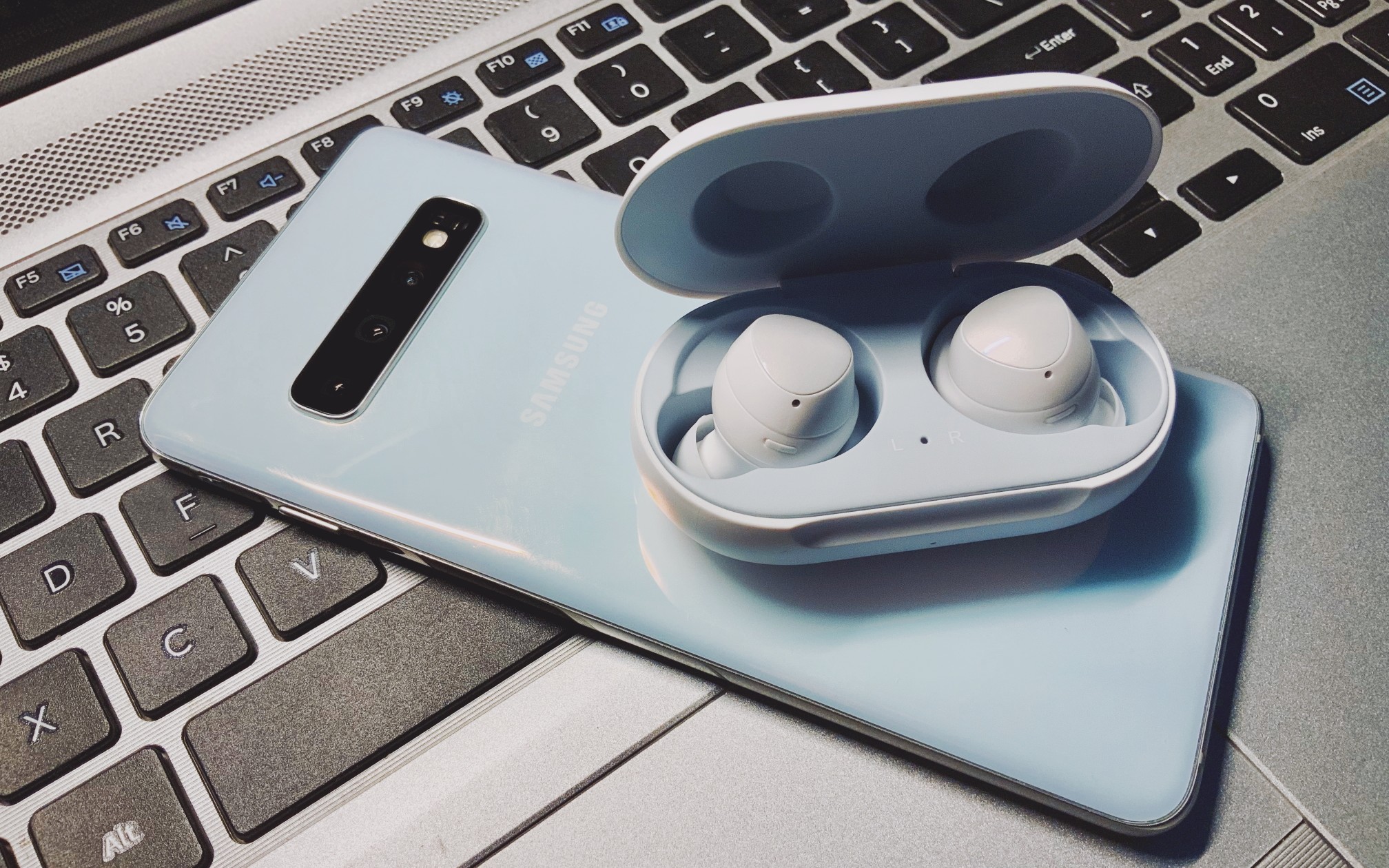 三星galaxy buds无线蓝牙耳机开箱