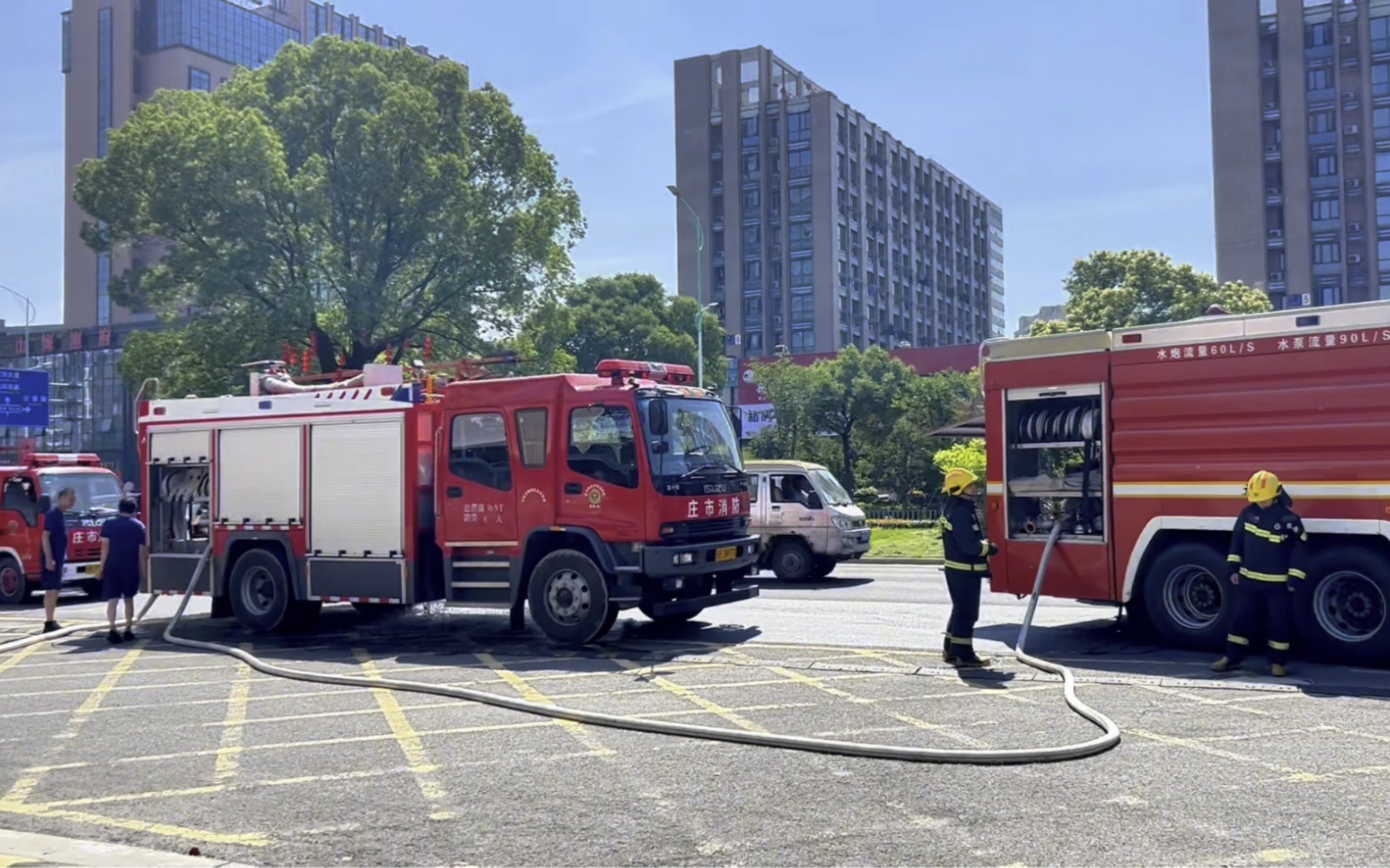 宁波镇海区发生了什么?幸亏没有大事,消防车及时赶到现场!