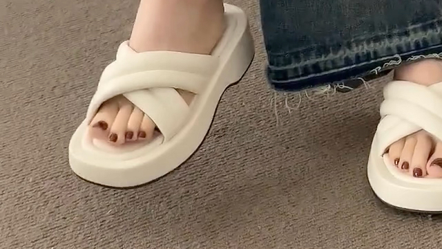 一字脱鞋白色女鞋子 交叉设计 太舒服了