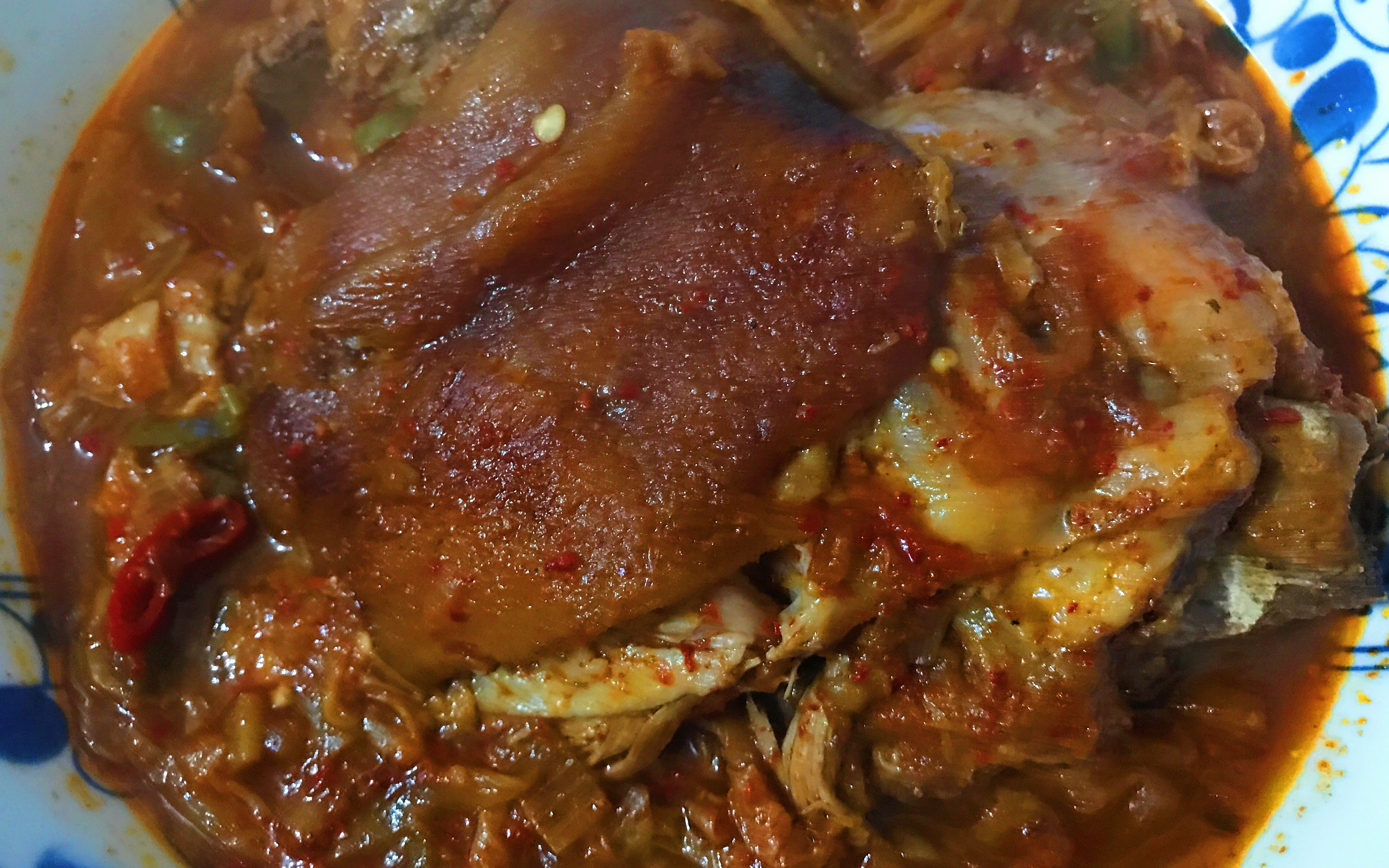 蚊子妈教你做一道满足你味蕾的泡菜猪肘