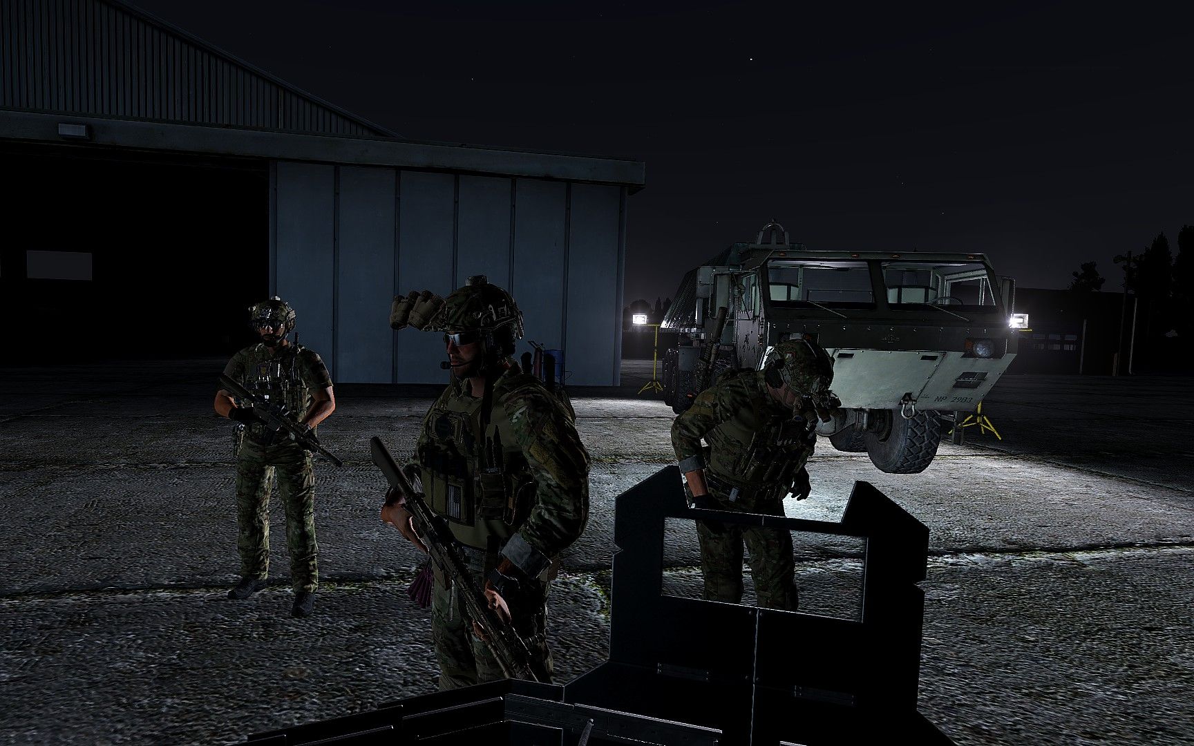 美军与波兰特战联合行动,突袭恐怖组织地下训练营