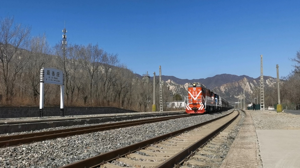 【中国铁路】西北环线·df7c6024 3029双机牵引长轨大列通过聂各庄 往