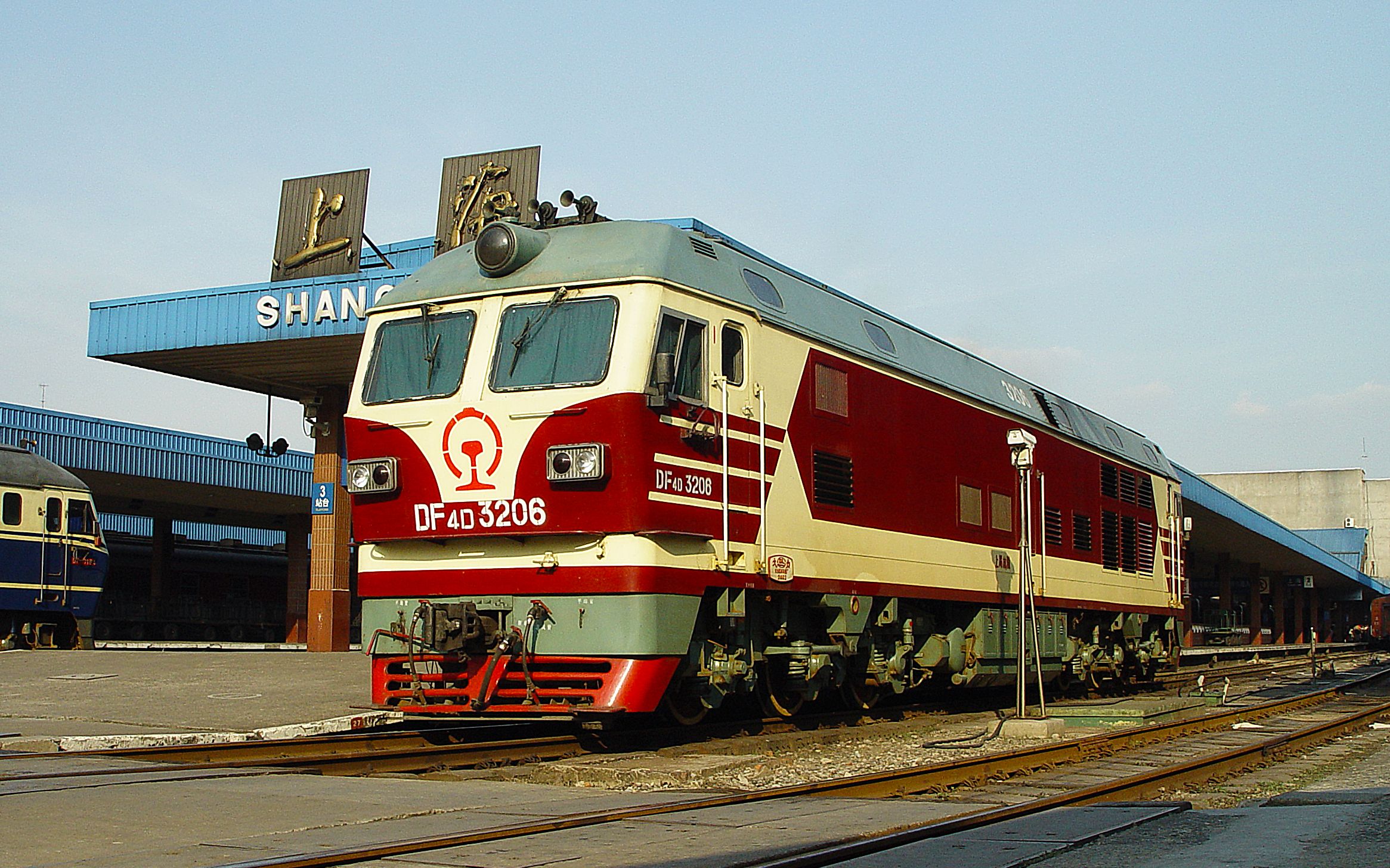 上海站影像 df4d df7g df11 df11g nd3内燃机车