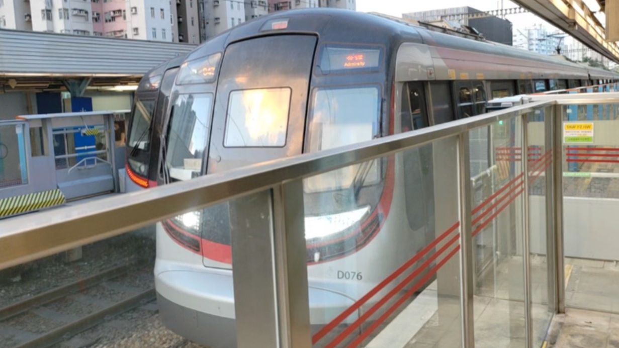 2024年7月10日,港铁沙中线r-train型电客车运行港铁东铁线(d076-d078)