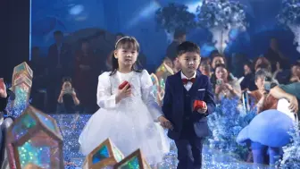 Download Video: 龙凤胎！婚礼花童送戒指！太喜欢辣！