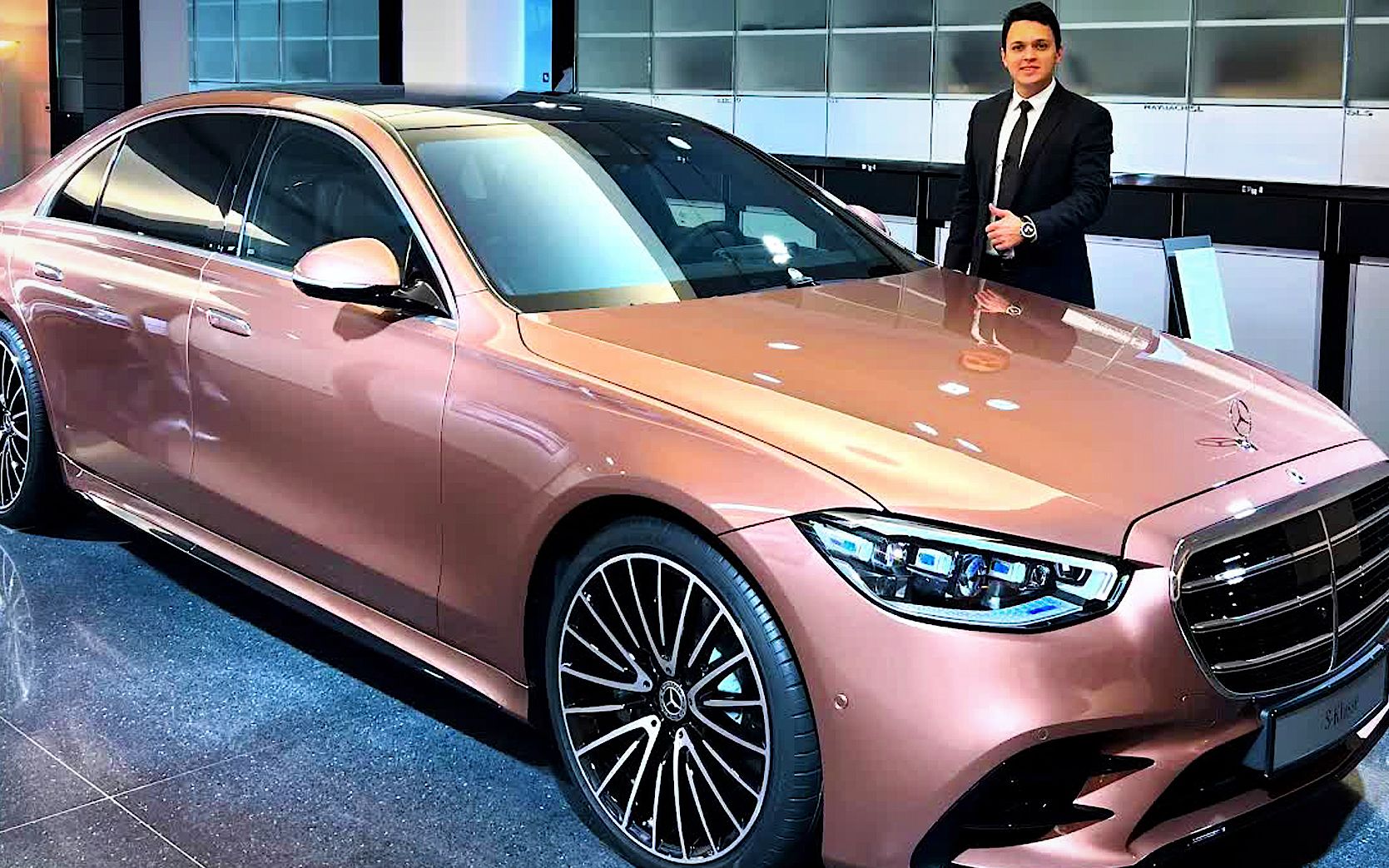 奔驰s500私人定制版成功男人的理想座驾玫瑰金外观太漂亮了