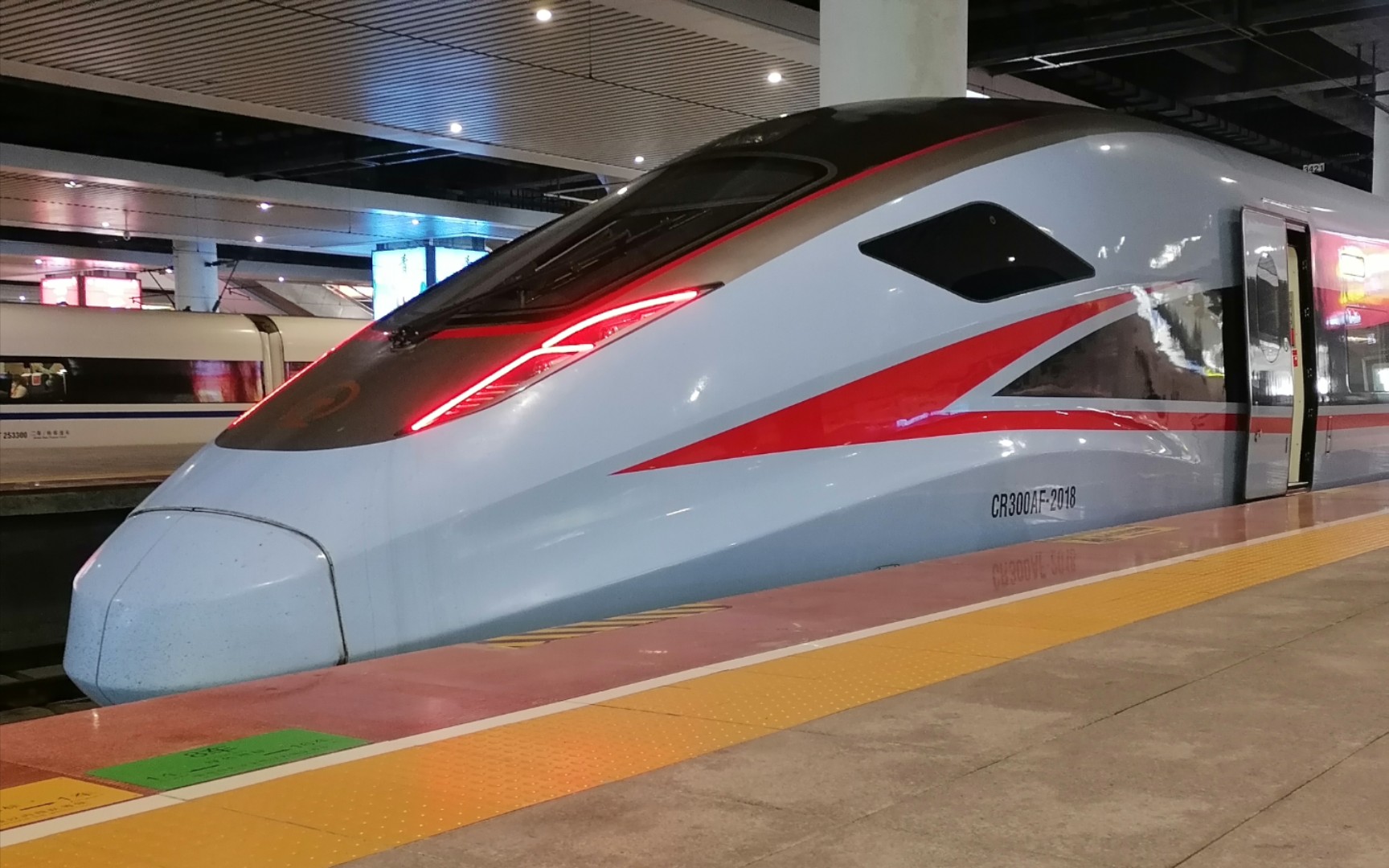 c6012 从江—贵阳北(本务列车cr300af—2018) 贵阳龙洞堡高铁站进站