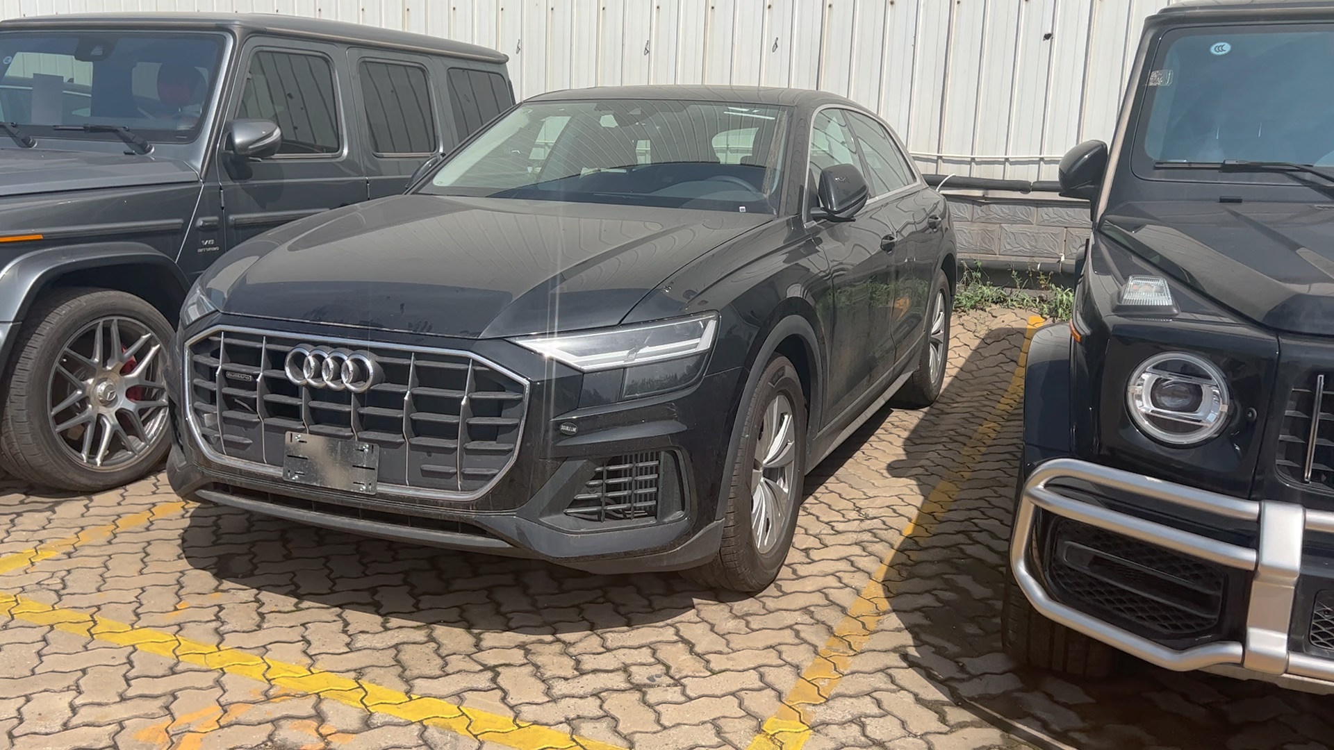 天津港欧版奥迪q8降至冰点价少量现车促销老款现车仅售65万