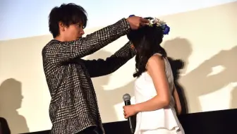 佐藤健 前代未聞だよ 土屋太鳳が 私のウエディングドレス姿どうですか 映画 8年越しの花嫁奇跡の実話 イベント1 哔哩哔哩 Bilibili