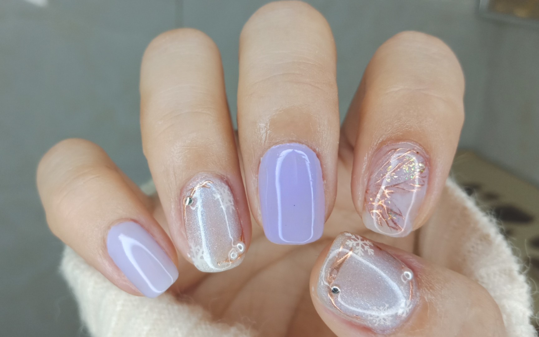 冬日小仙女 - 极光晶石猫眼 奶fufu的冰淇淋紫 手绘雪花蝴蝶花纹美甲
