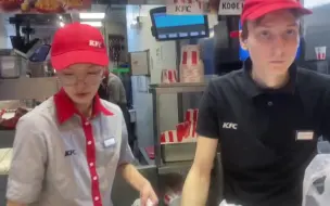 Скачать видео: 用中文在俄罗斯点KFC