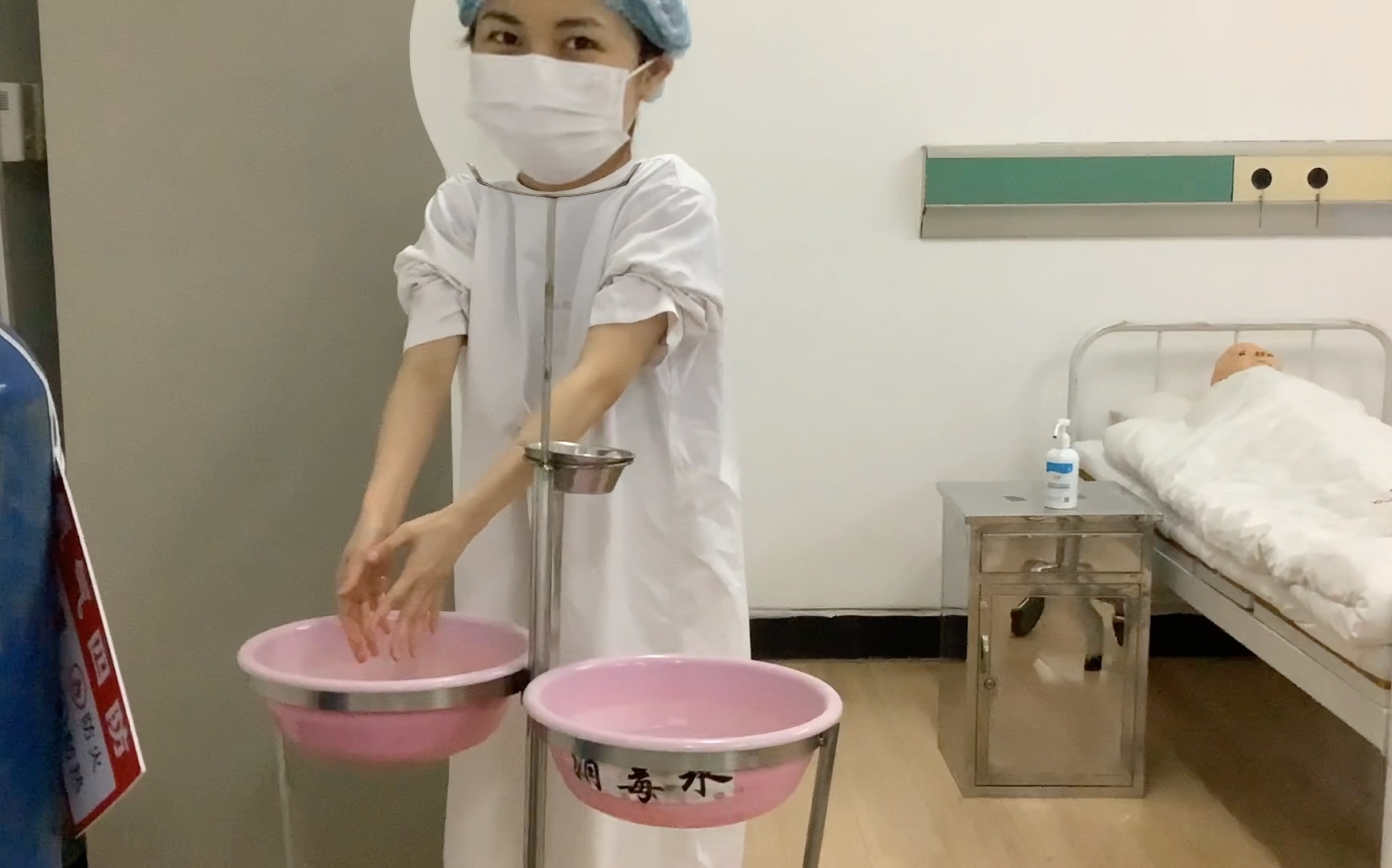 穿脱隔离衣练习视频