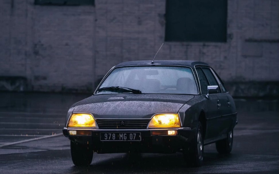 雪铁龙cx 五十年的溜背造型 单辐方向盘 液气联动悬架 皮质车顶