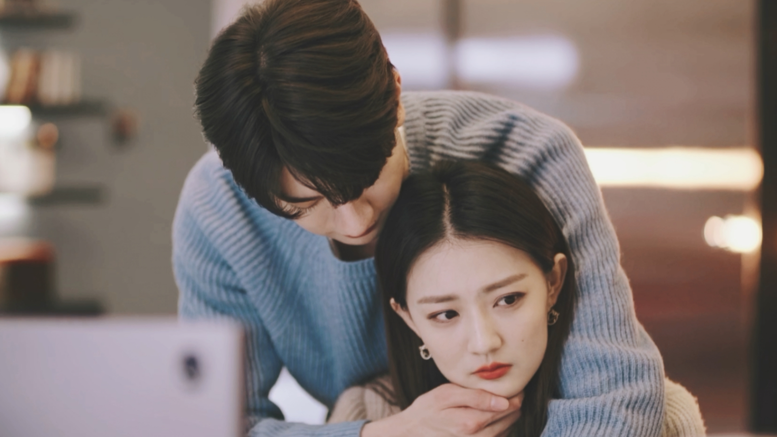 "坐腿上可以,但不要动来动去!"徐璐*林一