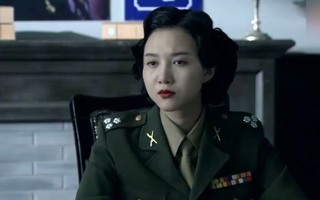 女特务马靴女军官开会