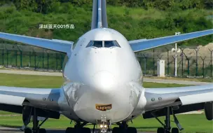 Tải video: 比较了一下，还是觉得747呆头鹅最萌！ 厦航737似乎被冷落一旁委屈了。