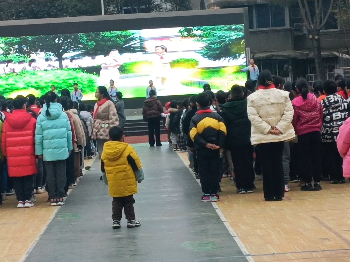 成都市龙泉驿区实验小学校2024年春开学典礼拍摄