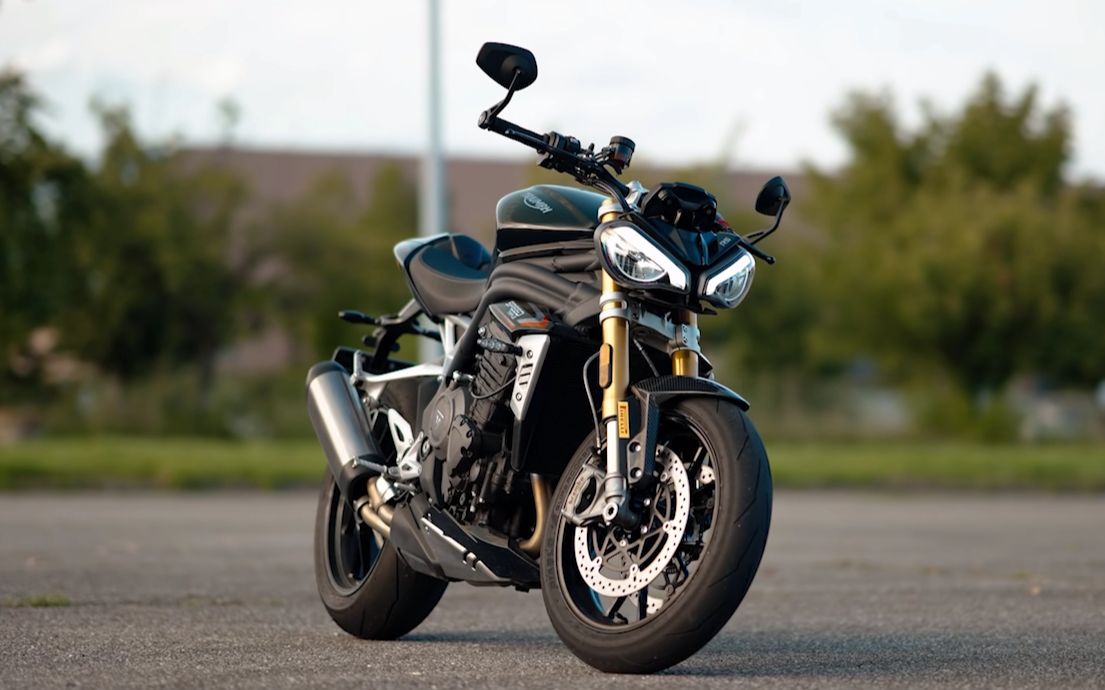 凯旋speedtriple1200rs178匹马力街车帅就完事了