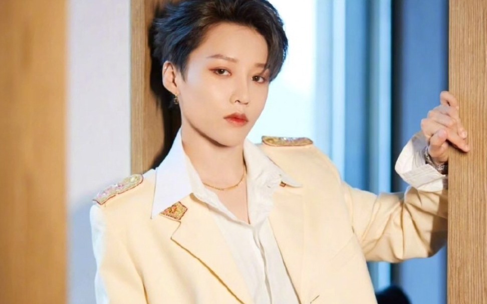 温文尔雅的昕宝