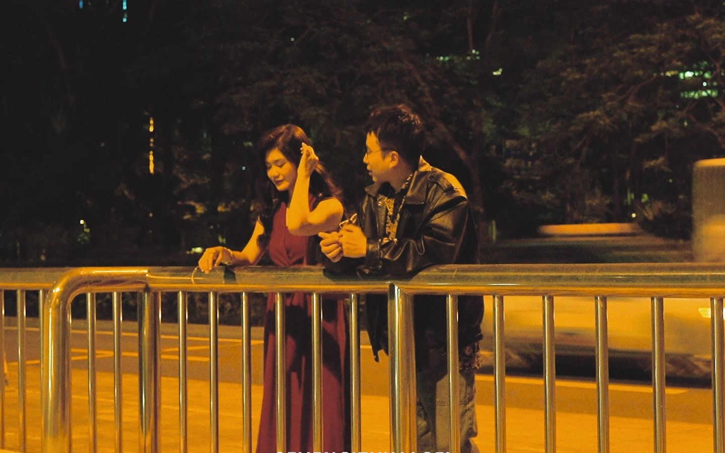 街头复古港风情侣