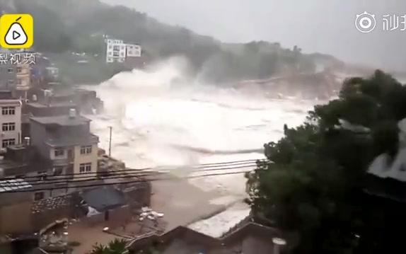 【福建霞浦、连江】台风“玛莉亚”登陆福建,掀起十几米巨浪高过楼房哔哩哔哩bilibili