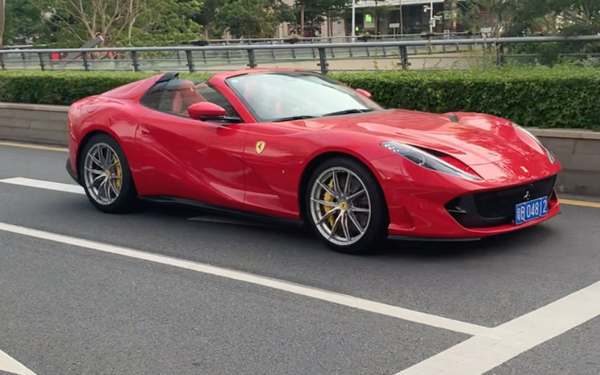 深圳湾一号附近都能遇到什么超跑豪车1 法拉利812gts,粉色劳斯,大牛