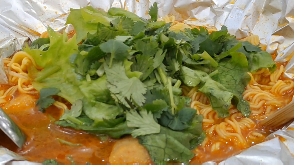 浅浅出世,来老兵尝尝花甲方便面